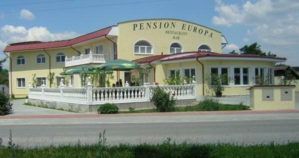 Penzion Europa Diakovce Exterior foto
