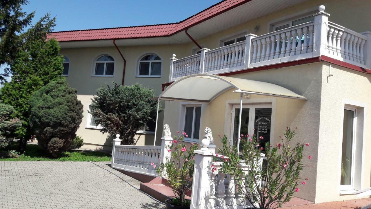 Penzion Europa Diakovce Exterior foto
