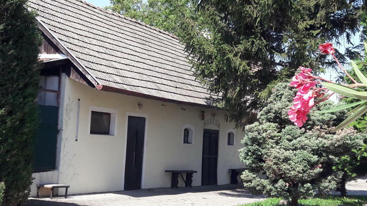 Penzion Europa Diakovce Exterior foto